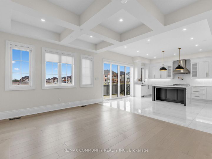 Photo 8 at 104 Greville Street E, Vellore Village, Vaughan