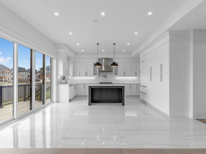 Photo 9 at 104 Greville Street E, Vellore Village, Vaughan