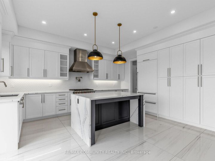 Photo 10 at 104 Greville Street E, Vellore Village, Vaughan