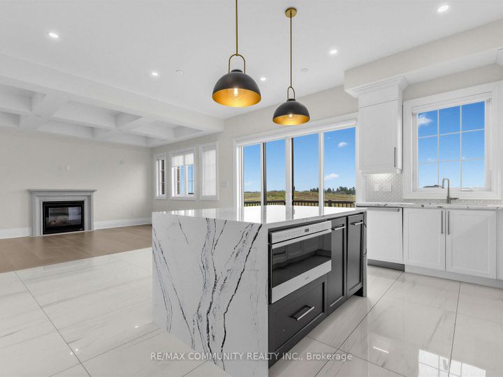 Photo 11 at 104 Greville Street E, Vellore Village, Vaughan