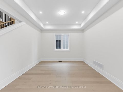 Photo 5 at 104 Greville Street E, Vellore Village, Vaughan