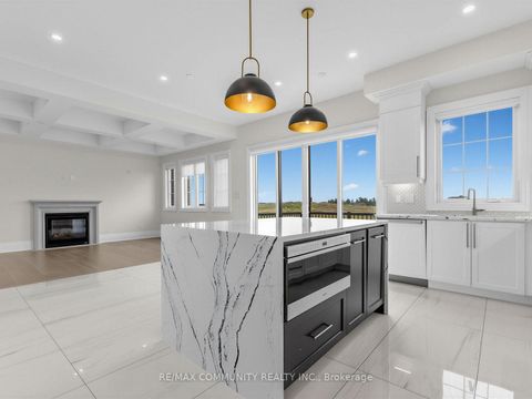 Photo 11 at 104 Greville Street E, Vellore Village, Vaughan