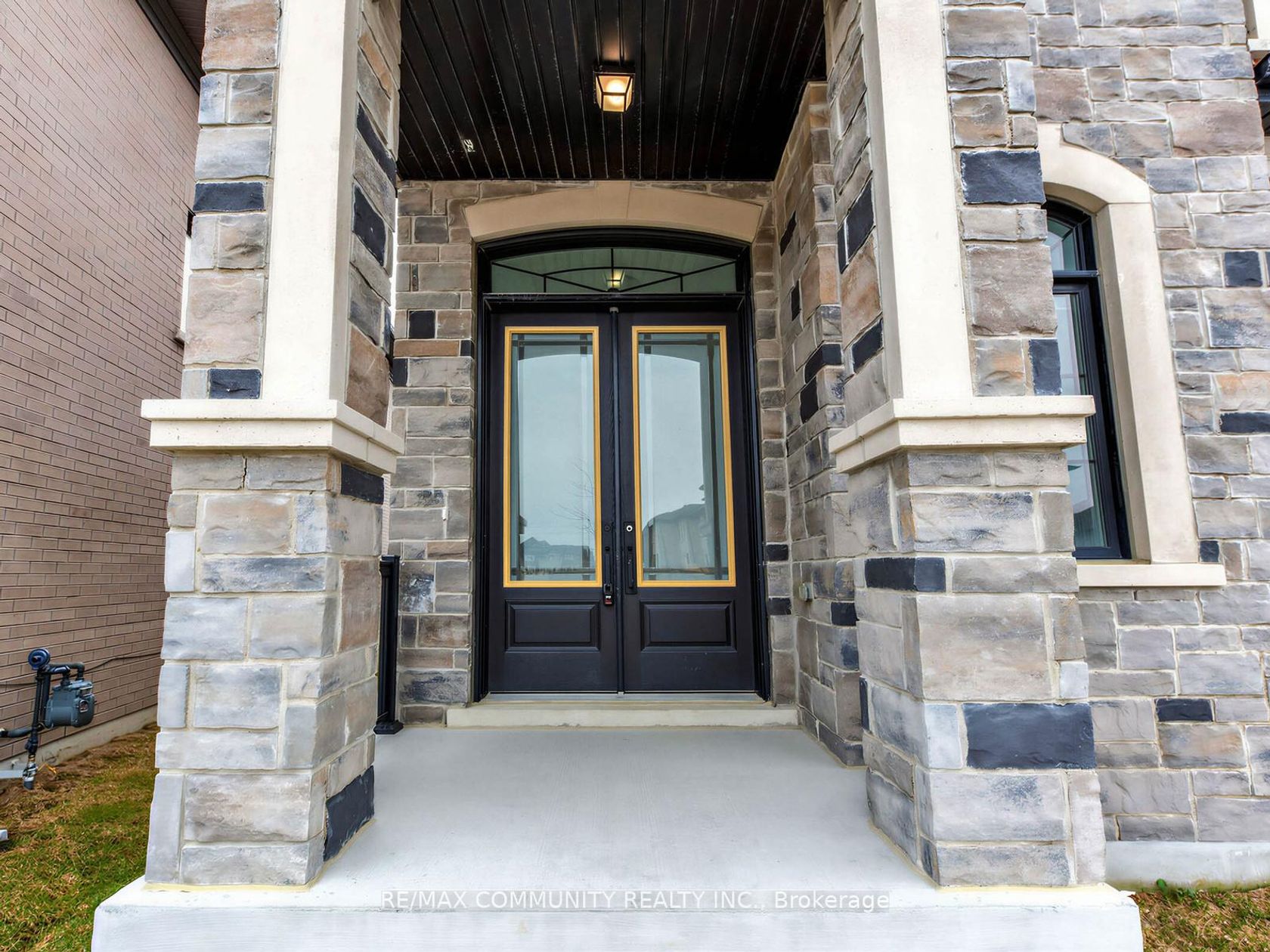 104 Greville Street E, Vellore Village, Vaughan photo number 2