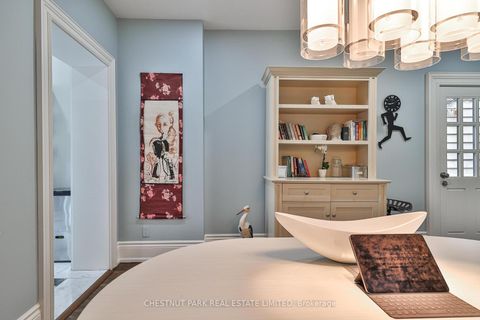 Photo 11 at 82 Bellevue Avenue, Chinatown, Toronto