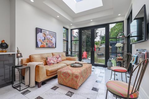 Photo 13 at 82 Bellevue Avenue, Chinatown, Toronto