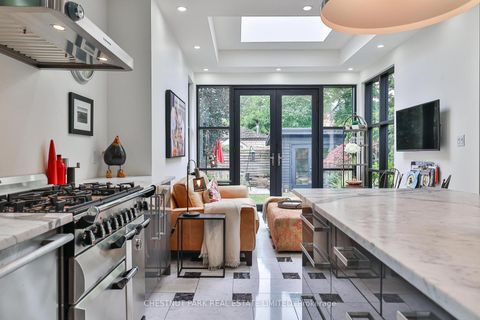 Photo 16 at 82 Bellevue Avenue, Chinatown, Toronto