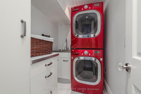 Photo 21 at 82 Bellevue Avenue, Chinatown, Toronto