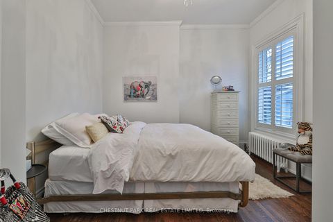 Photo 22 at 82 Bellevue Avenue, Chinatown, Toronto