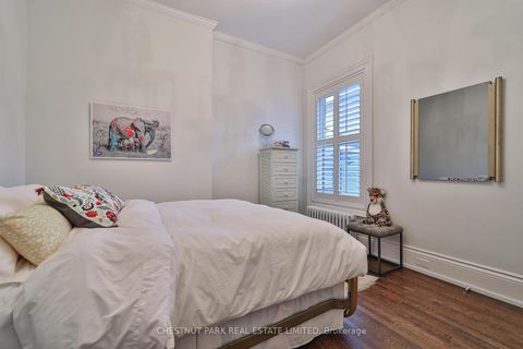 Photo 23 at 82 Bellevue Avenue, Chinatown, Toronto