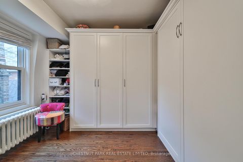 Photo 25 at 82 Bellevue Avenue, Chinatown, Toronto