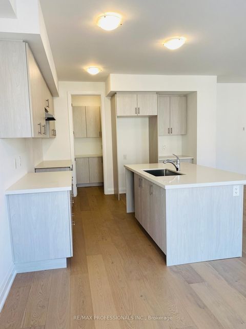 Photo 2 at 14 Barnyard Trail, Shore, Barrie