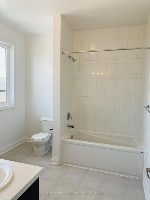 Photo 5 at 14 Barnyard Trail, Shore, Barrie