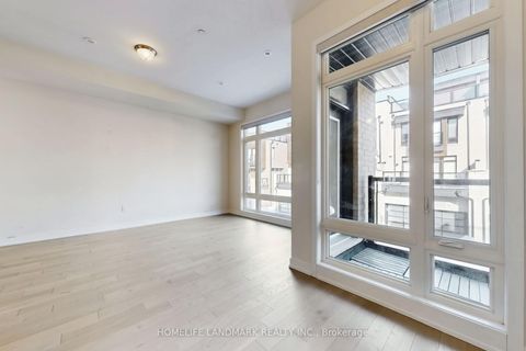 Photo 4 at 20 Credit Lane, Jefferson, Richmond Hill