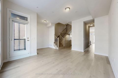 Photo 5 at 20 Credit Lane, Jefferson, Richmond Hill