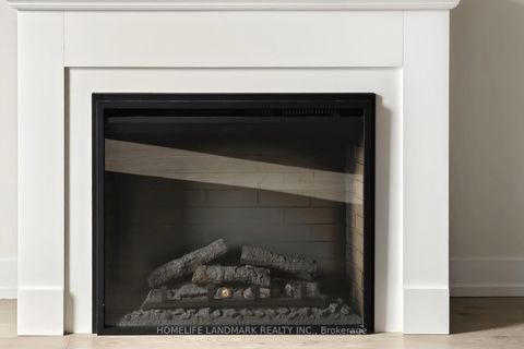 Photo 8 at 20 Credit Lane, Jefferson, Richmond Hill