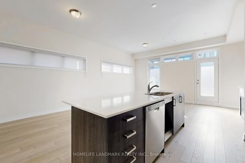 Photo 9 at 20 Credit Lane, Jefferson, Richmond Hill