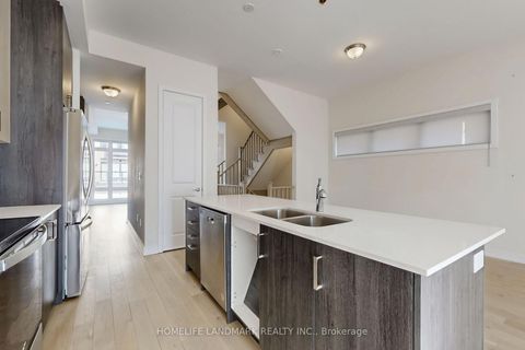 Photo 10 at 20 Credit Lane, Jefferson, Richmond Hill