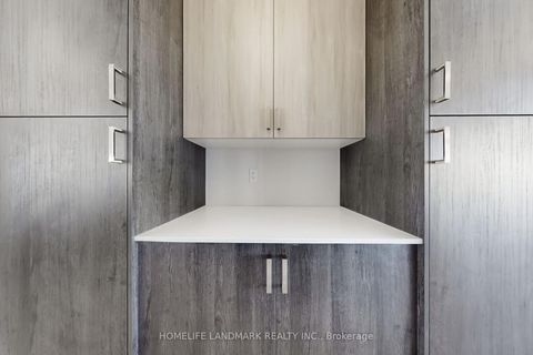 Photo 11 at 20 Credit Lane, Jefferson, Richmond Hill