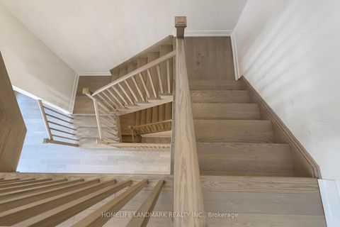 Photo 13 at 20 Credit Lane, Jefferson, Richmond Hill