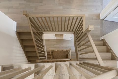 Photo 30 at 20 Credit Lane, Jefferson, Richmond Hill