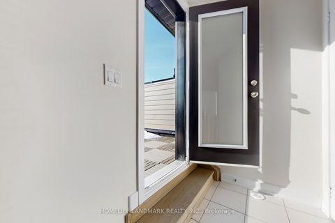 Photo 31 at 20 Credit Lane, Jefferson, Richmond Hill