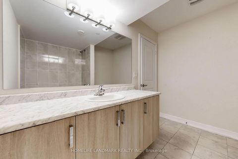 Photo 36 at 20 Credit Lane, Jefferson, Richmond Hill