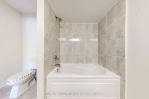 Photo 37 at 20 Credit Lane, Jefferson, Richmond Hill