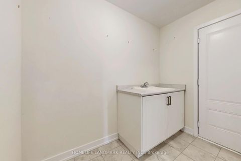 Photo 41 at 20 Credit Lane, Jefferson, Richmond Hill