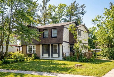 Photo 2 at 34 Kipling Place, Letitia Heights, Barrie