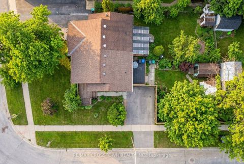 Photo 38 at 34 Kipling Place, Letitia Heights, Barrie