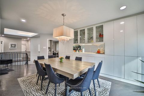 Photo 5 at 3 Twyford Court, Rosethorn, Toronto