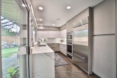 Photo 6 at 3 Twyford Court, Rosethorn, Toronto