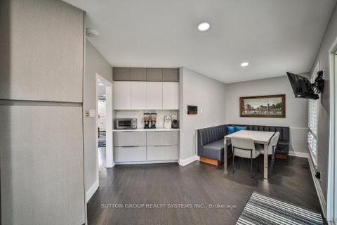 Photo 7 at 3 Twyford Court, Rosethorn, Toronto