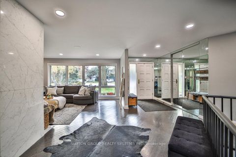 Photo 11 at 3 Twyford Court, Rosethorn, Toronto