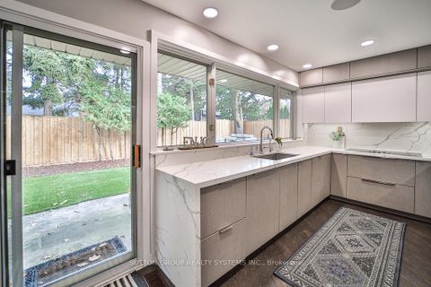 Photo 13 at 3 Twyford Court, Rosethorn, Toronto