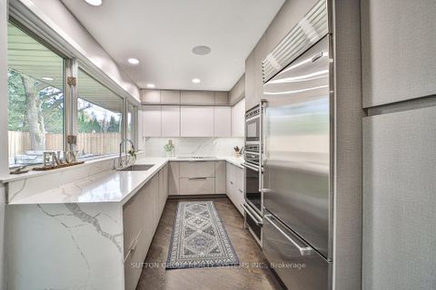 Photo 14 at 3 Twyford Court, Rosethorn, Toronto