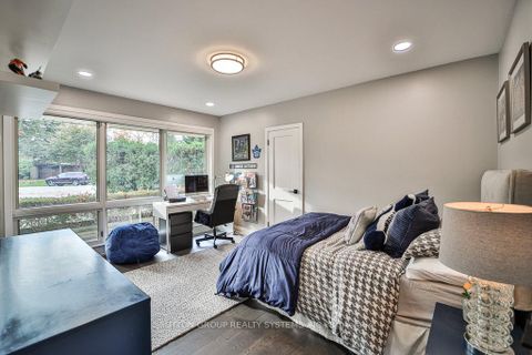 Photo 15 at 3 Twyford Court, Rosethorn, Toronto