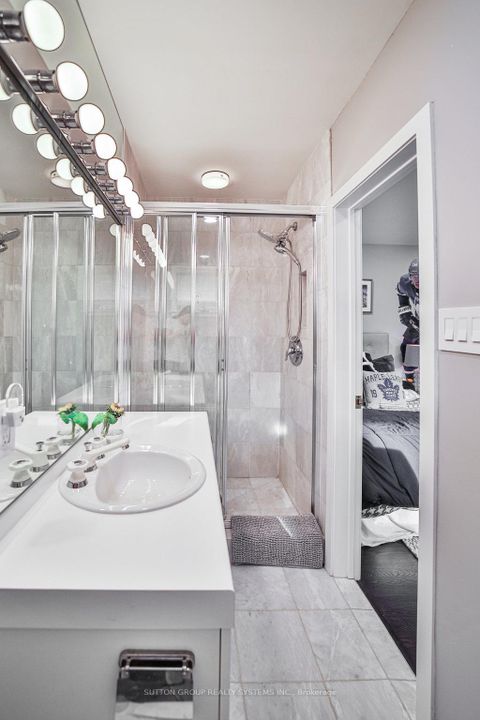 Photo 18 at 3 Twyford Court, Rosethorn, Toronto