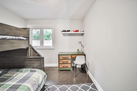 Photo 21 at 3 Twyford Court, Rosethorn, Toronto