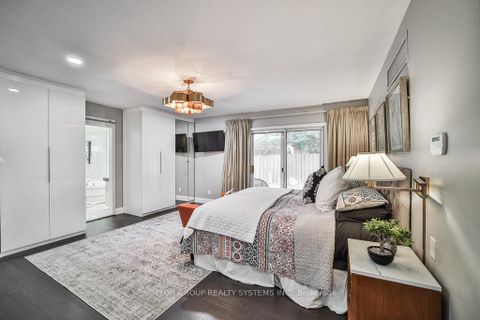 Photo 23 at 3 Twyford Court, Rosethorn, Toronto