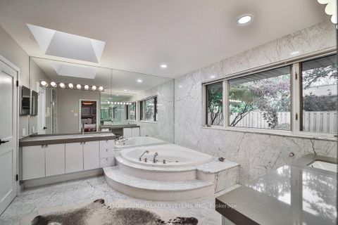 Photo 26 at 3 Twyford Court, Rosethorn, Toronto