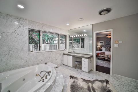 Photo 28 at 3 Twyford Court, Rosethorn, Toronto