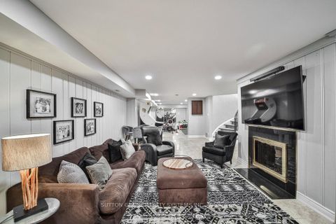 Photo 31 at 3 Twyford Court, Rosethorn, Toronto