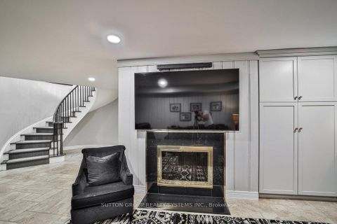 Photo 32 at 3 Twyford Court, Rosethorn, Toronto