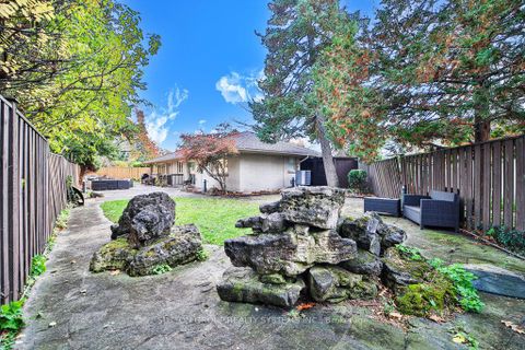 Photo 42 at 3 Twyford Court, Rosethorn, Toronto