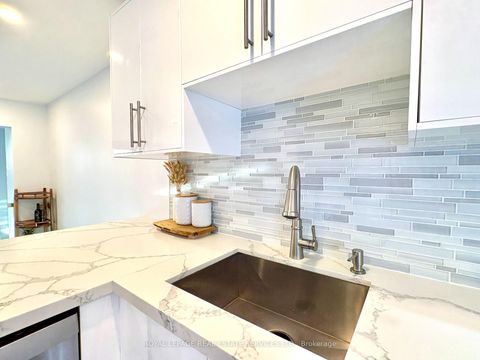 Photo 11 at 30 - 629 Rathburn Road, West Deane, Toronto