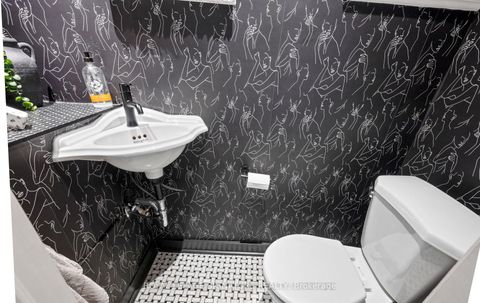 Photo 13 at 276 Roncesvalles Avenue, Swansea, Toronto