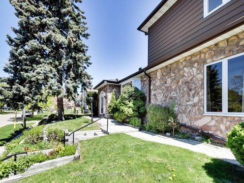 Photo 2 at 1 Kencliff Crescent, Bendale, Toronto