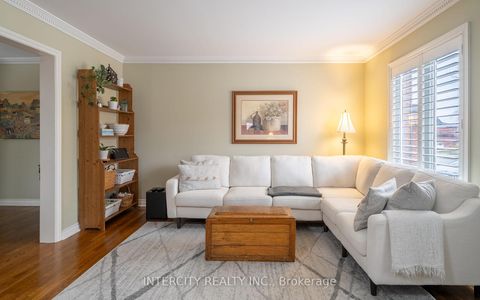 Photo 4 at 131 Torran Road, Islington Woods, Vaughan