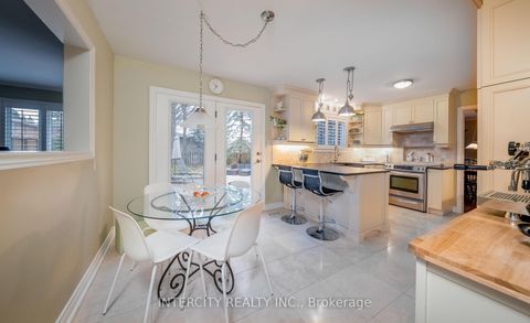 Photo 6 at 131 Torran Road, Islington Woods, Vaughan